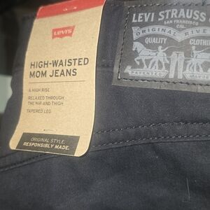 Black Levis high wasted mom jeans